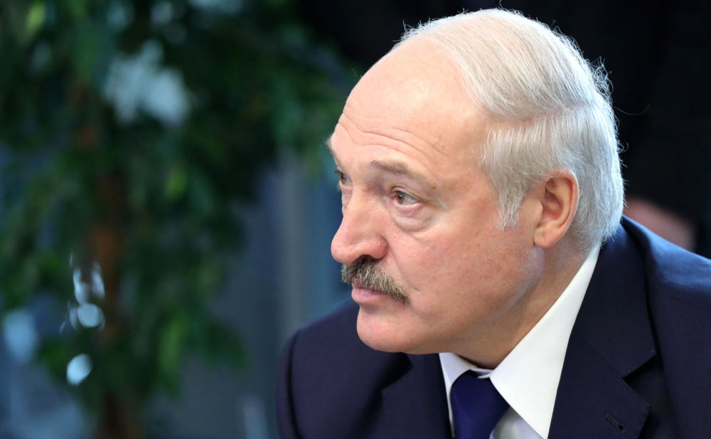 Беларусь будет блокировать СМИ за "вредную" информацию: Лукашенко против невидимого врага