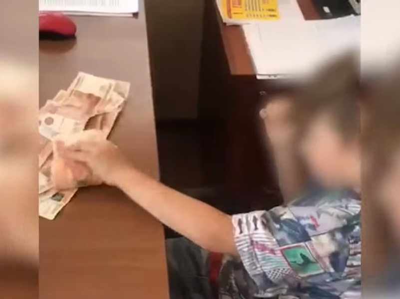 Дошкольник украл у бабушки 275 тысяч, чтобы купить игрушки. Его задержала полиция