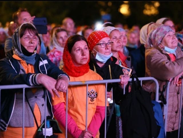 Власти отрицают крестный ход в Екатеринбурге: "Отдельные граждане небольшими группами"