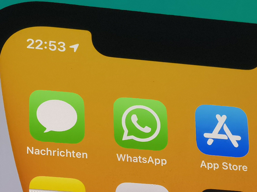 "Нечто крайне тревожное": Глава WhatsApp раскритиковал новую "систему слежки" Apple