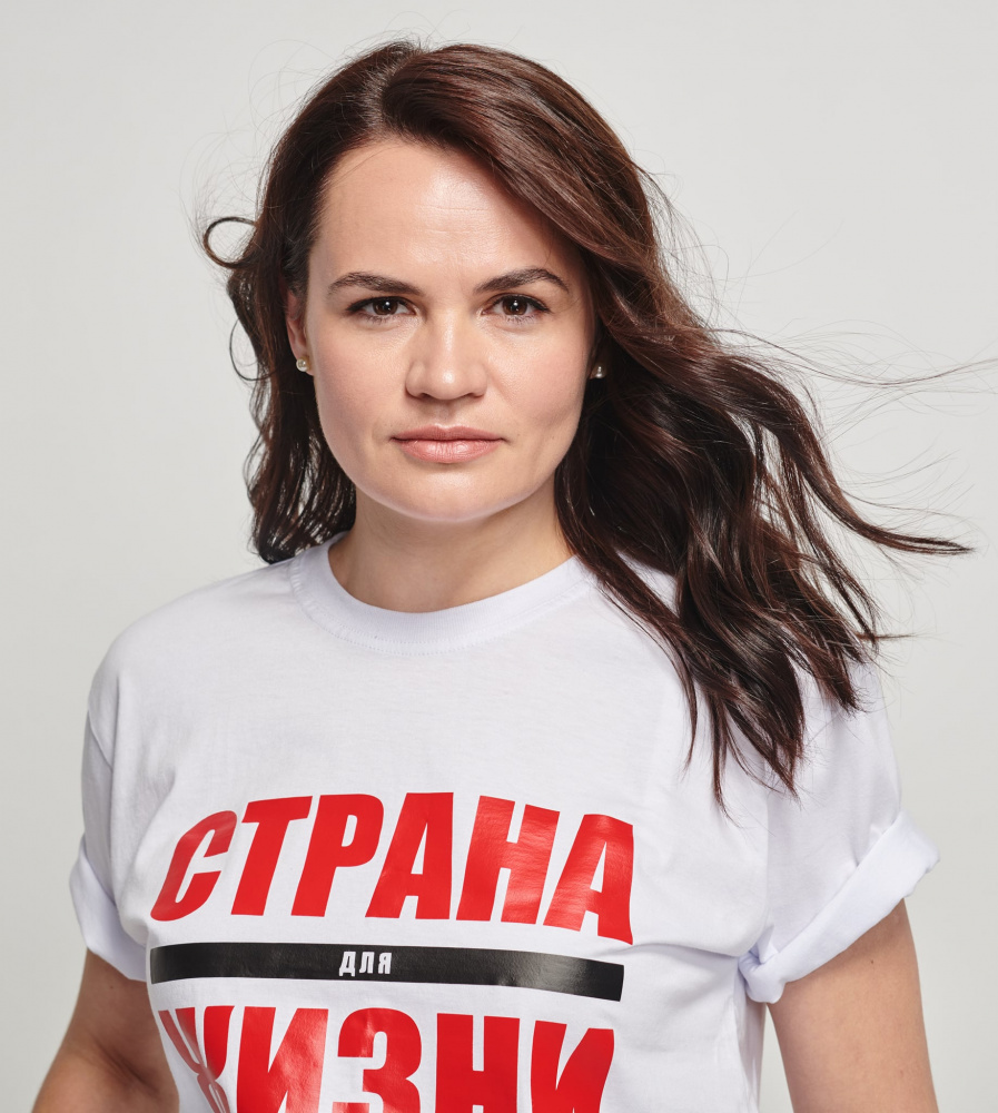 Лидер белорусской оппозиции Светлана Тихановская внесена в базу разыскиваемых лиц МВД России.