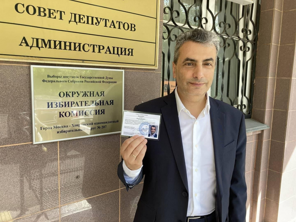Лев Шлосберг официально снят с выборов в Госдуму по московскому округу