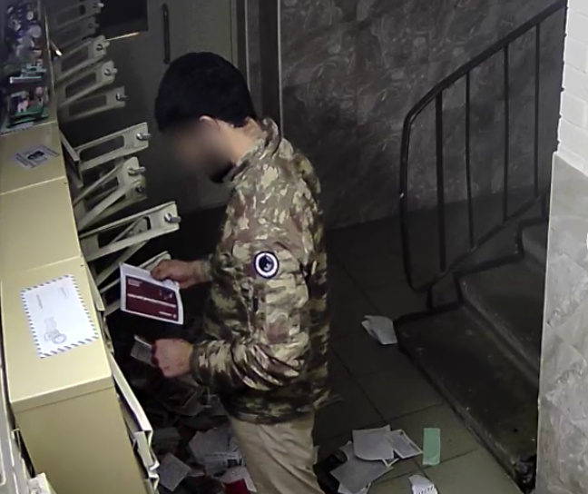 В Домодедово мигрант разгромил почтовые ящики в подъезде и угрожал подростку ножом