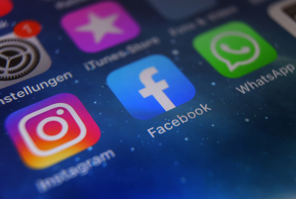 Facebook и WhatsApp упали в США и в РФ, а «ВКонтакте» начал сообщать о скринах беседы