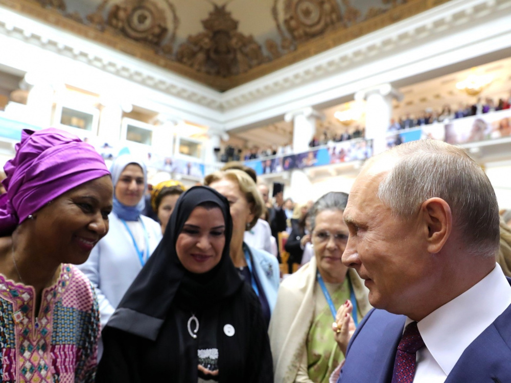 Путин за феминизм: президент поддержал идеи равенства полов и традиционные ценности