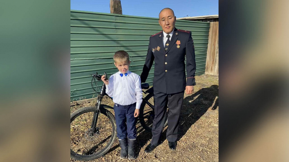 Восьмилетний школьник получил велосипед за то, что спас друга от педофила