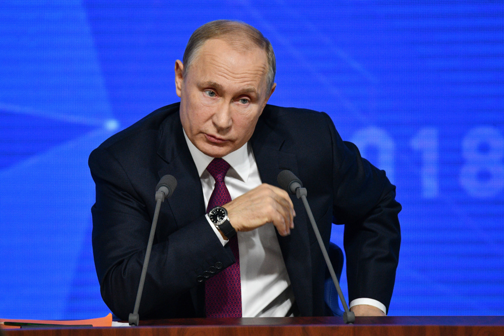 «И сам снова ушел в бункер»: в сети обсудили указания Путина перед локдауном