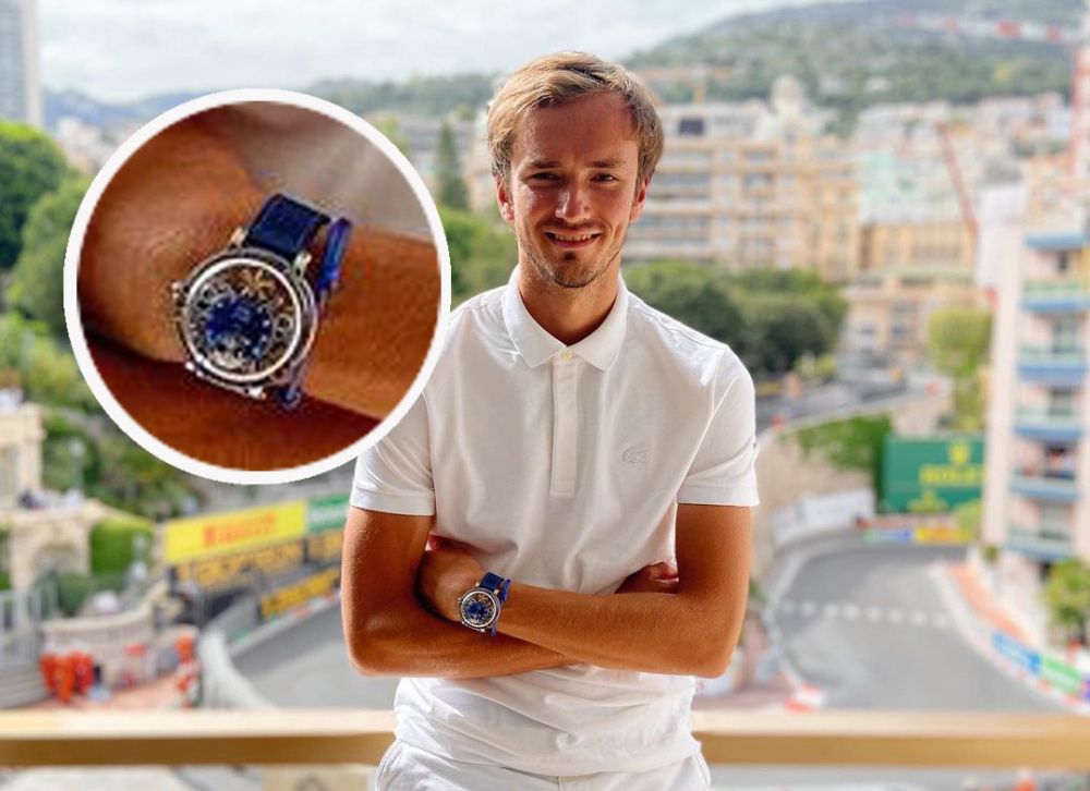 Даниил Медведев и часы