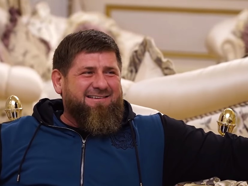 «Не нравится мне эта продажная морда»:  Кадыров попросил проверить слова Сокурова на экстремизм