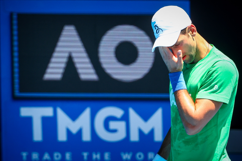 Теннисист Джокович покинул Австралию после аннулирования визы