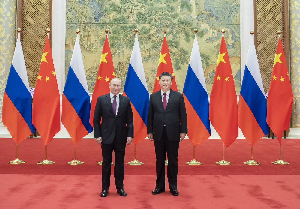 Путин и Китай против западной демократии, голодовка против роддома: новости к полуночи 4 февраля