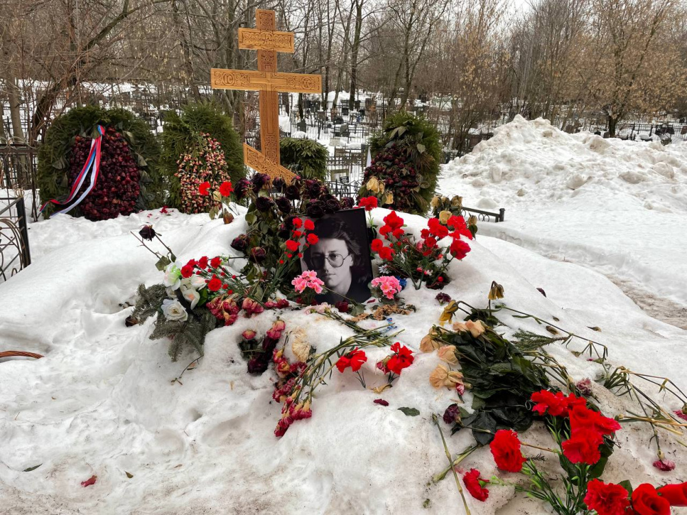 Пришедшим на могилу Александра Градского грозит серьезная опасность: фото