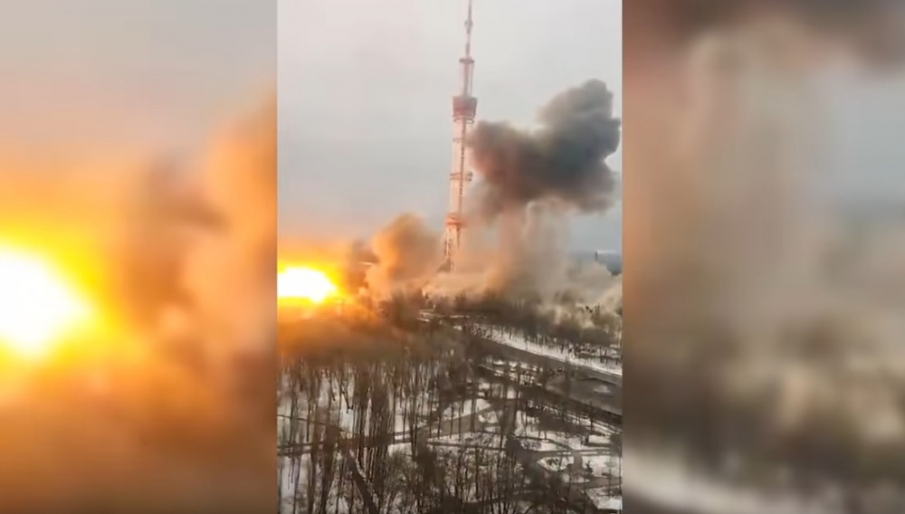 В Киеве раздались взрывы в районе телебашни