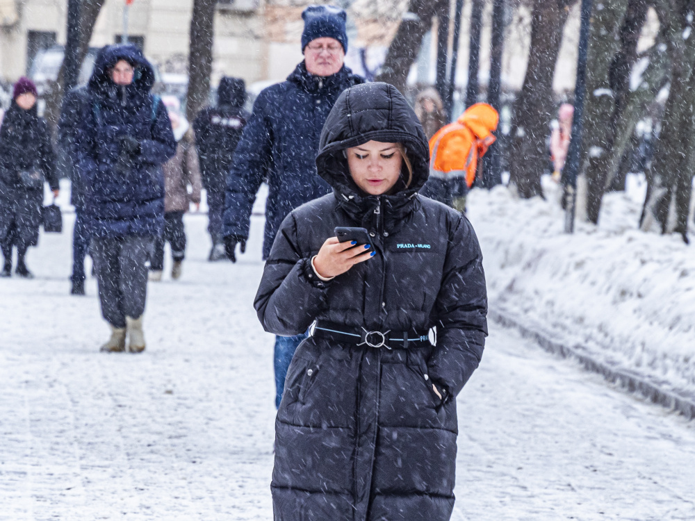 Пешеходов в России могут начать штрафовать за увлечение смартфонами