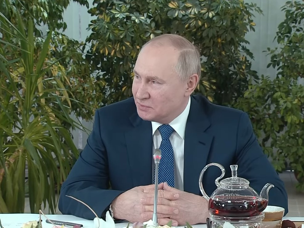 Путин заявил, что расценит попытку закрытия неба над Украиной как участие в вооружённом конфликте
