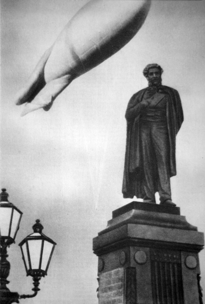 Дирижабль над центром Москвы, 1941 год