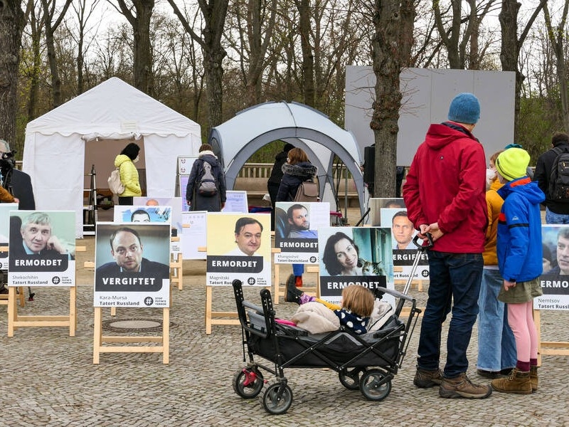 В центре Берлина разбили палаточный "лагерь демократии" в поддержку Навального