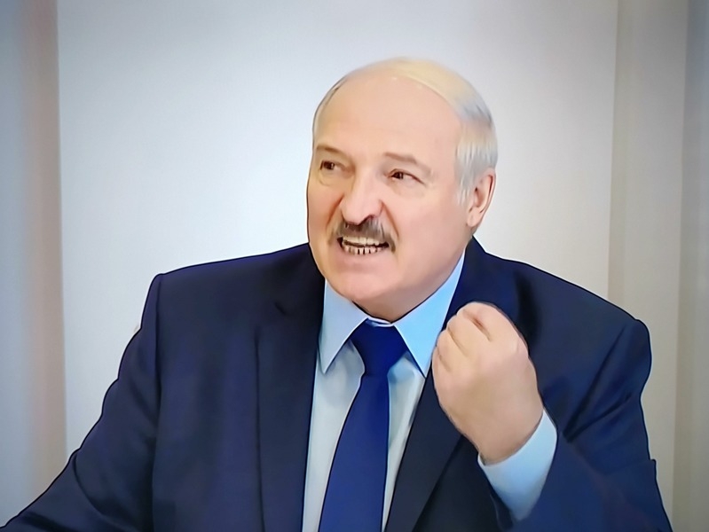 Заказной": Участников митинга за Лукашенко свозят в Минск на автобусах