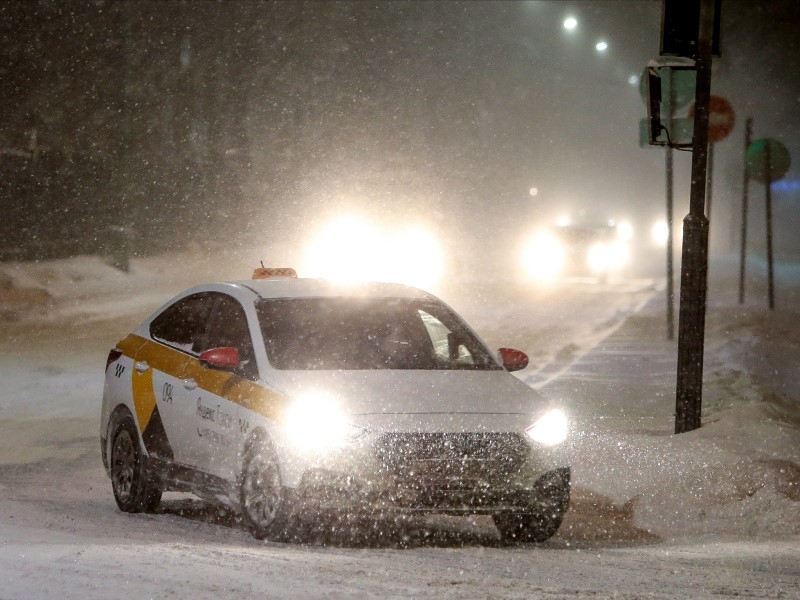 После снегопадов в Москве от агрегаторов такси требуют изменить ценообразование