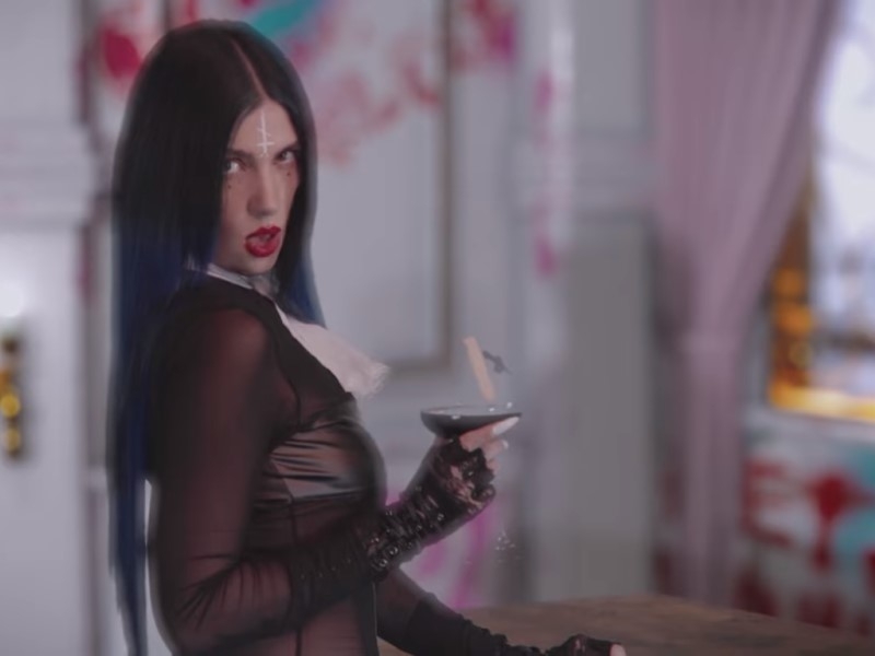 "Ни один актер в роли сексистской свиньи не пострадал": Pussy Riot выпустили клип к 8 марта