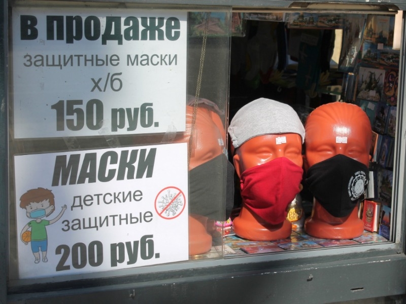 В Сочи из-за запрета выходить без масок их начали бесплатно раздавать в аптеках