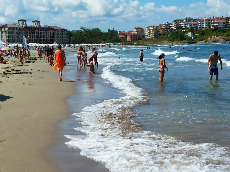 Треть россиян решила отказаться от летнего отпуска из-за высоких цен по стране