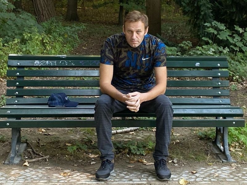 Навальный продолжает издеваться над президентом РФ в социальных сетях