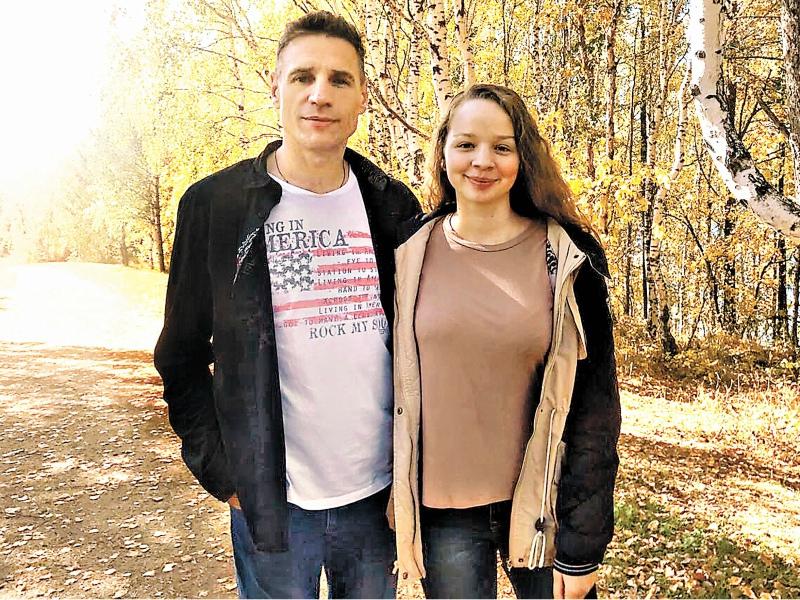 Актер со своей 15-летней дочерью Алисой, которая живет в Иркутске